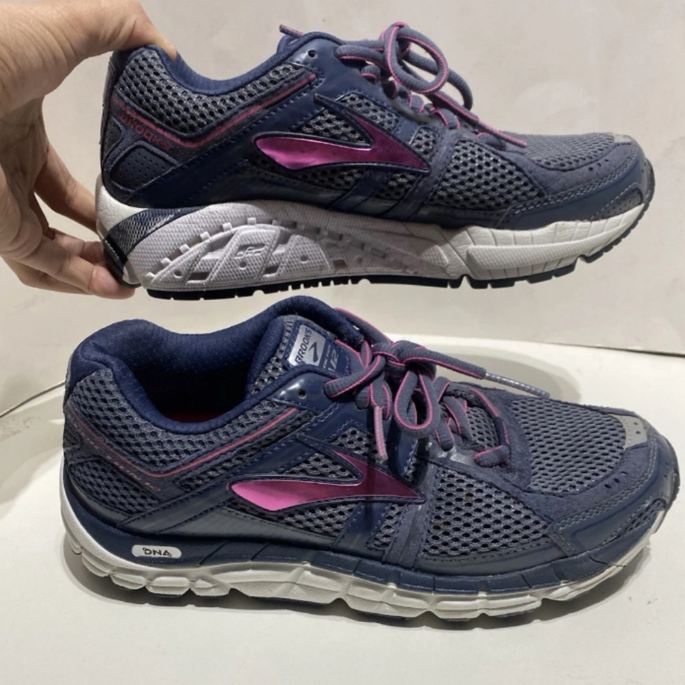 Brooks Addiction 12 Women’s Running Shoes Ombre Blue Fuchsia Purple Size 7.5 B